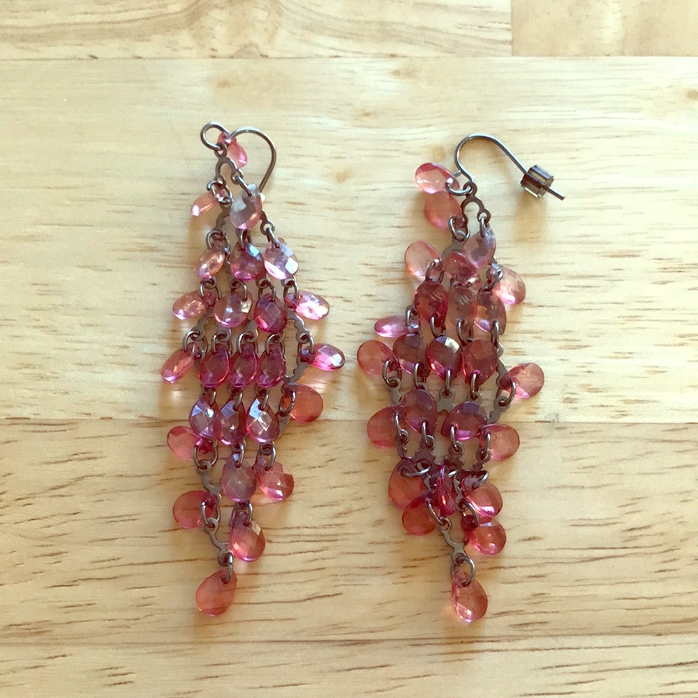 Pink dangly diamond-shaped earrings